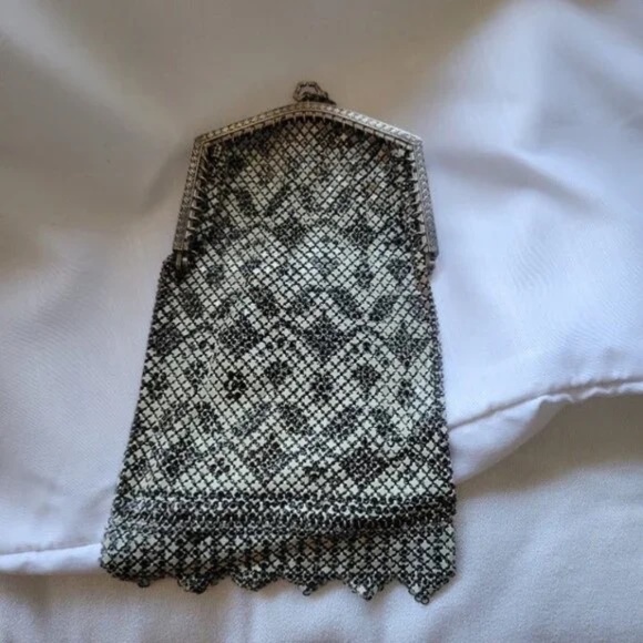 Vintage Mandalian Mesh Purse - Picture 5 of 14